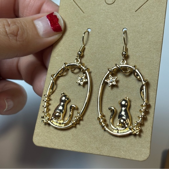Goldtone Oval Kitty Cat Earrings, Women's Fashion Earrings, Gift for Cat Mom - Picture 4 of 5